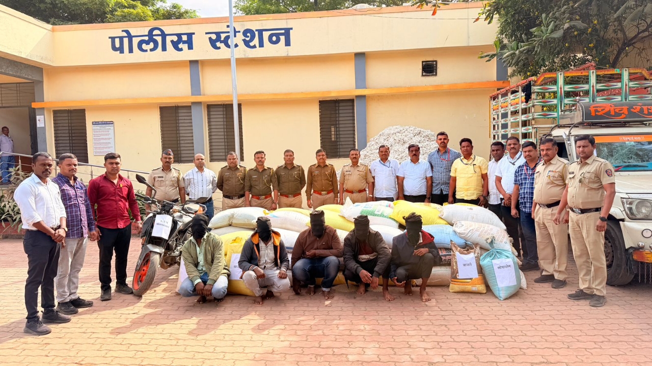 साक्री, पिंपळनेर परिसरात धुमाकूळ घालणारी 'शेतमाल चोर' टोळी जेरबंद; ९ लाख ८५ हजारांचा मुद्देमाल जप्त