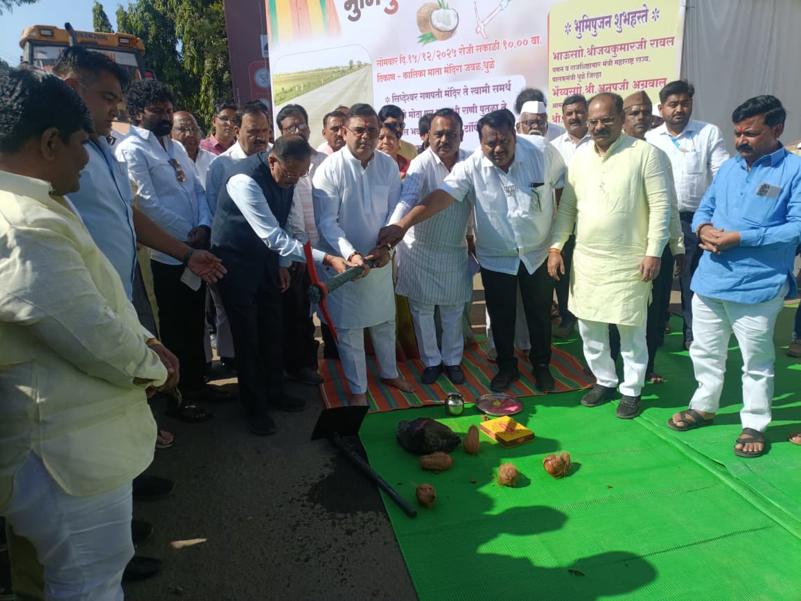 सिद्धेश्वर गणपती मंदिर ते मोठा पूल व झाशी राणी पुतळा ते अग्रवाल भवन काँक्रीट रस्ता कामाचं पालकमंत्री जयकुमार रावल यांच्या हस्ते भूमिपूजन